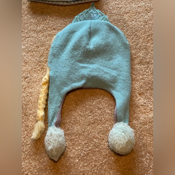 Disney Little Girls Frozen Elsa 'Squeez and Flap' Fun Cold Weather Hat, Age 4-7 - Picture 3 of 16